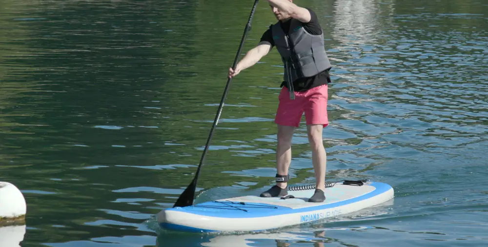 SUP Einsteiger auf dem See mit dem Indiana Allround Family Pack Board